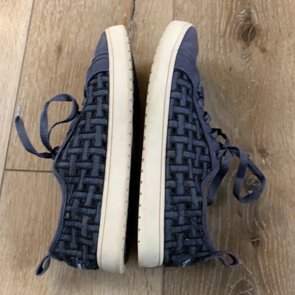 Koolaburra By Ugg Kellen Low Lace Sneaker Blue